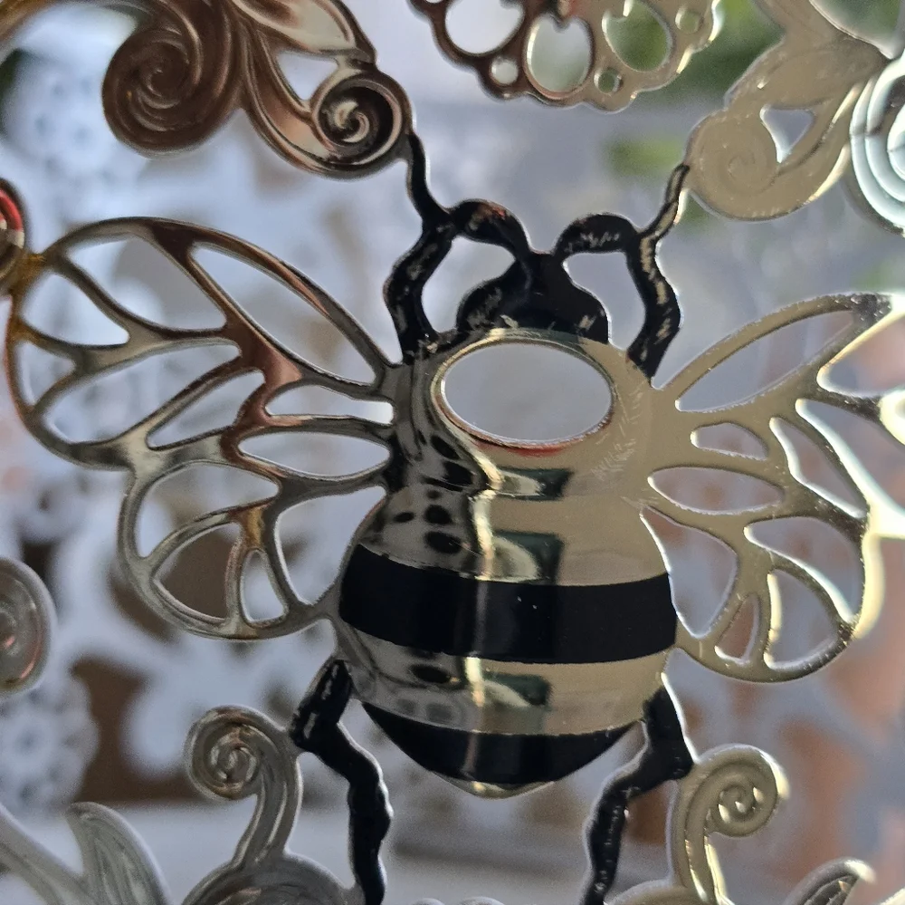 Elegant Bee 3 Wick candle holder by Bath & Body Works - Picture 7 of 7